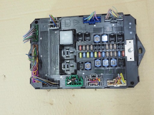 8X2T14B476AD, - Блок предохранителей jaguar xf x250 8x2t14b476ad