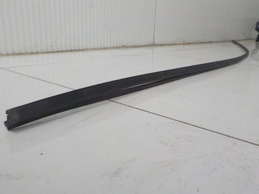 NISSAN LEAF и правая планка крыши