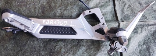 3P6-3 - Yamaha FJR 1300 06-12 підніжка водія права