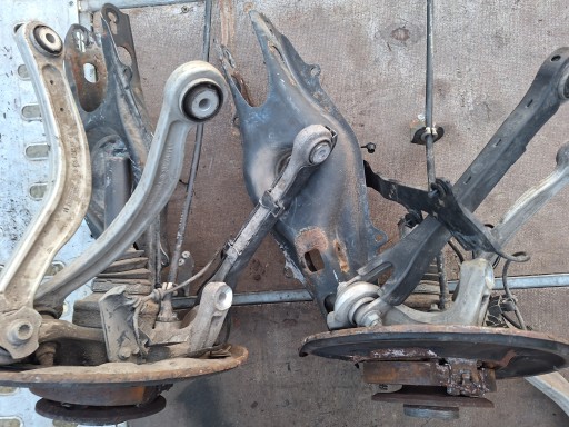 MERCEDES W204 3.5CGI swing of the pivot left right rear part rear