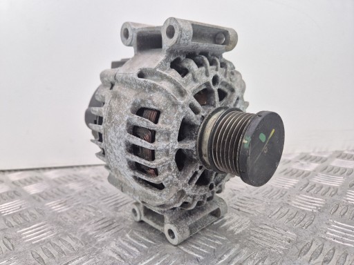 Mercedes C200 CGI W204 1.8i Alternator A0009067902