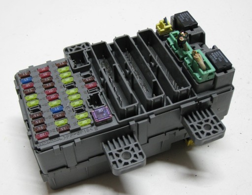 HONDA CIVIC VIII UFO 2.2 and-CTDI 07R compartment of fuses 37832LN