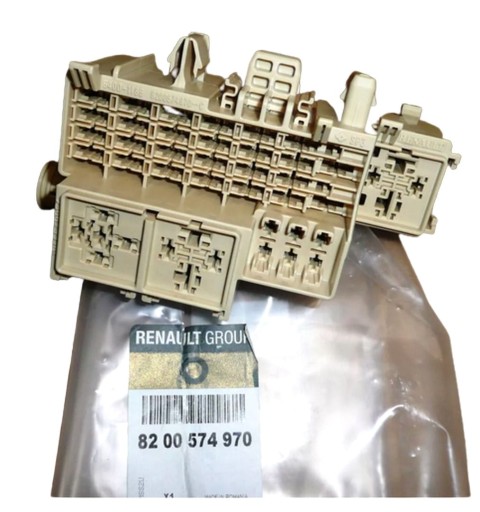 Блок запобіжників r master iii 8200574970 новий оригінал