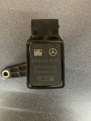 A0105427617 - Тримач кріплення акумулятора MERCEDES W211