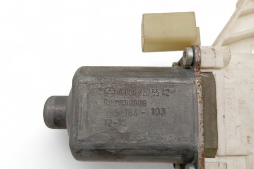 Моторчик вікна передньої правої двері mercedes-benz a0068205542 2008р