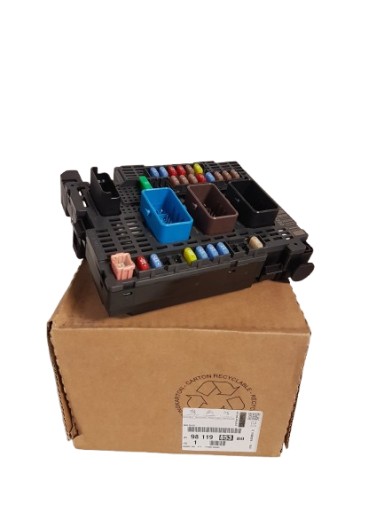 Блок предохранителей citroen peugeot 9811985380 новый оригинальный oe