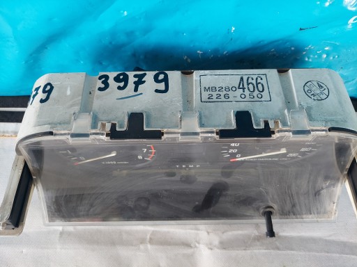 dials clock SPACE WAGON MB280466