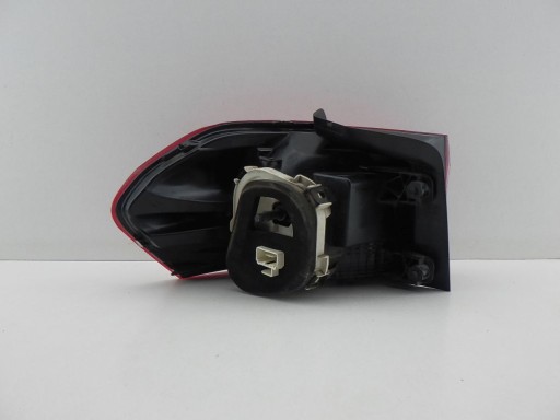 VW TOURAN 2 II 5TA 15- light rear right