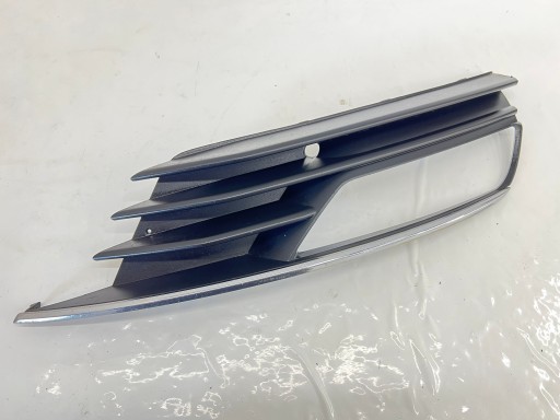 AUDI A3 8V sedan pravá mřížka maska nárazníku předek 8V5807682A