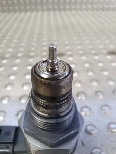ventil tlaka goriva 057130764H 0281006002 AUDI A6 C6 A4 B8 A5 8T 3.0 TDI
