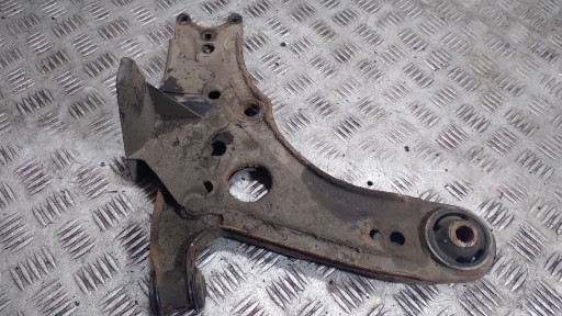 rameno pravý předek VOLKSWAGEN POLO 3 6N0615448A