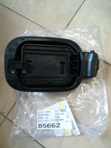 5E0809702D - КРИШКА ПАЛИВНОГО БАКА SKODA OCTAVIA III*