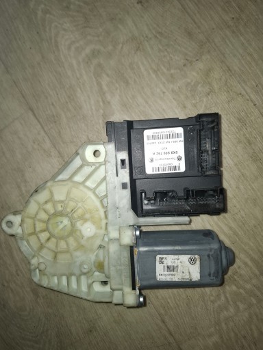 Моторчик правого склопідйомника vw 5k0959702e