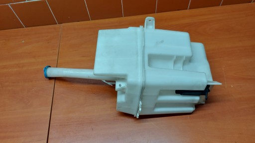 washer fluid tank TOYOTA AVENSIS T25 sedan