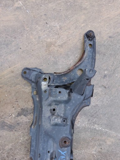 UTT4628 - Тойота ярис 2014 передние балки