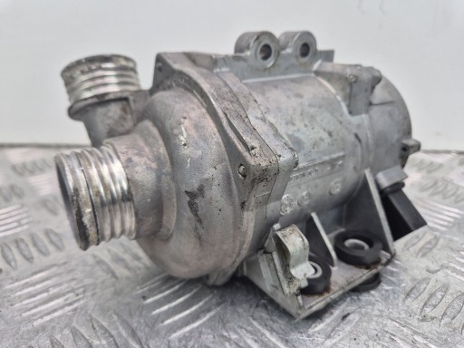 kiegészítő vízpumpa BMW 5 E60 E61 525i N52B25AE 7586924