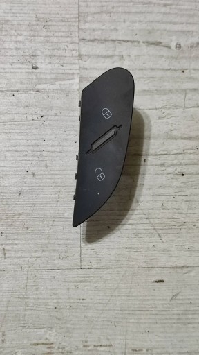 Alfa Romeo Stelvio 2021 button central of a lock left front