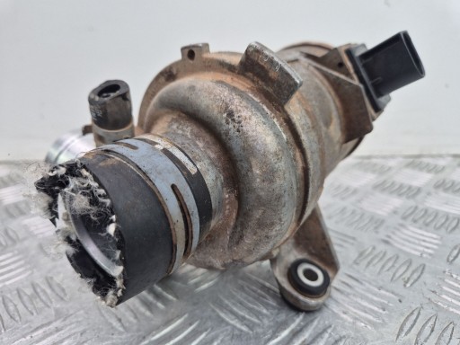 Mercedes C300 W205 water pump A2742000107