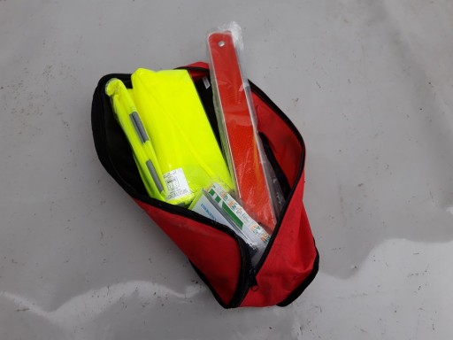 RENAULT CLIO IV ТРИКУТНИК АПТЕЧКА