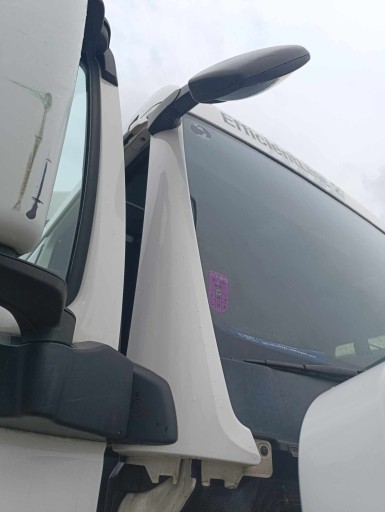 22 - Правая крышка стойки мужская tgx xlx euro 6