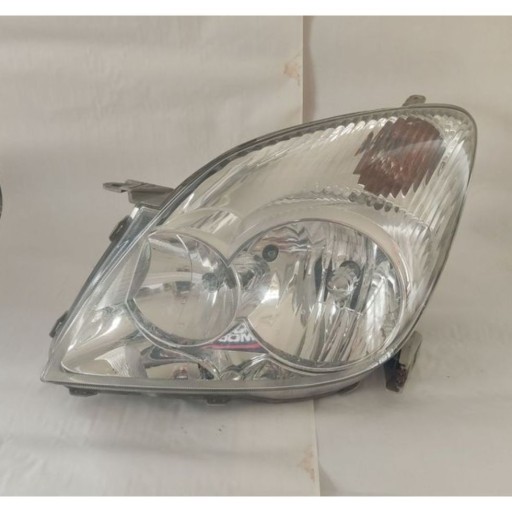 light left front Toyota Corolla Verso 2002