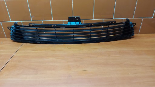 grid of a bumper central front front TOYOTA AURIS II 15- LIFT