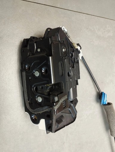 Volkswagen Scirocco lock door right front 5N1837016A