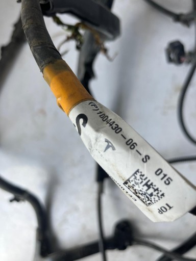 bundle wiring of the rear springing TESLA MODEL S AWD
