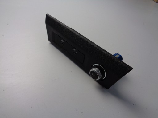 82A035736A - Розетки порти USB 12V AUDI A1 II 82A 2018-