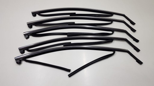 FT4B-R21510-RH1 - УПЛОТНИТЕЛЬ СТЕКЛА ДВЕРИ ПЕРЕДНИЙ ПРАВЫЙ ХРОМ FORD EDGE