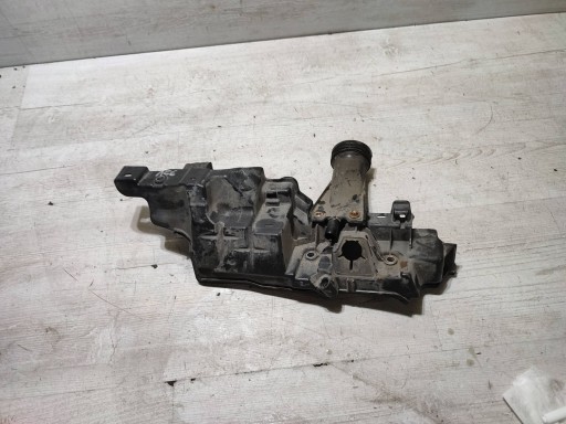 Mercedes-Benz GLA W156 2015 cover upper of the engine