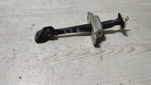 Nissan Qashqai 16r 1.5dci rear part side left limiter