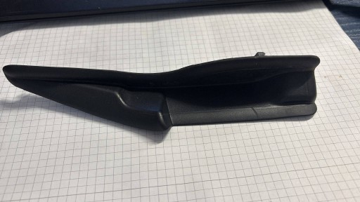corner zakonczenie under the window right side Renault Clio VI 668620964R