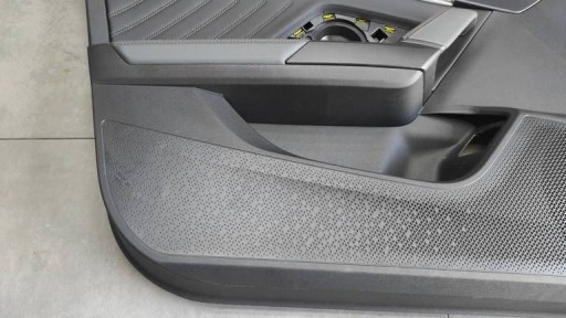 Cupra Formentor side door ley front upholstery ambiente 5FG867011P