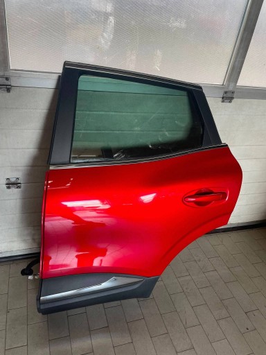 door rear. rear part side left Renault Kadjar tennp as new w colour!