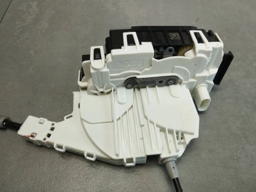 Mercedes-Benz CLS C218 lock right front UK A0997200235