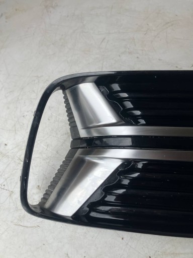 frame fog lights grid of a bumper right front RENAULT ARKANA LIFT 261A22101R