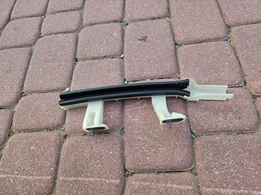 Prowadnica windows gasket bracket holder Opel Corsa F E-Corsa 9823208180