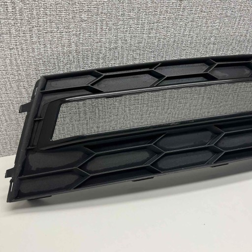 SKODA SUPERB 3 III LIFT 19- grid of a bumper front right 3V0853666B