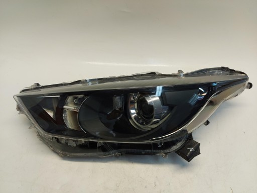 Toyota Yaris IV 4 2021 light left front front damaged