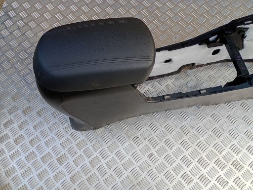 armrest tunnel central KIA SPORTAGE III EUROPA 84671-3U000