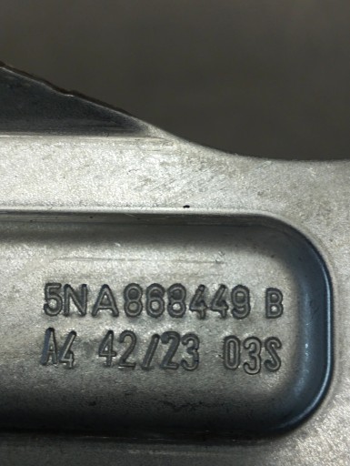 VW Tiguan II RYGIEL KANAPY 5NA868449B