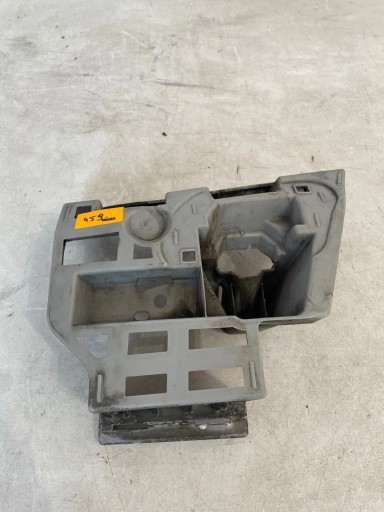 bumper bracket front left Skoda Octavia III