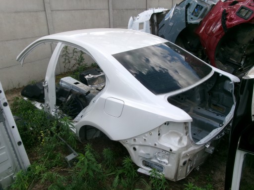 111444 - Lexus IS 300H Задний зад с крышей