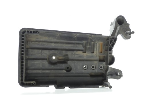 držiak dolná akumulátora VW GOLF VII AUDI A3 8V 5Q0915321G