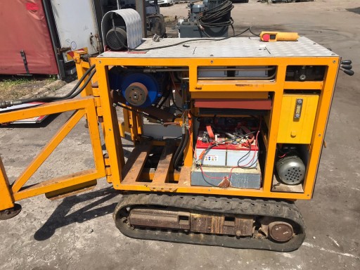 Мобільна підземна анкерна машина