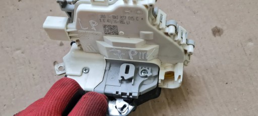 S3 8V sedan A3 lock door left front front 8X1837015C 7PIN VW AUDI