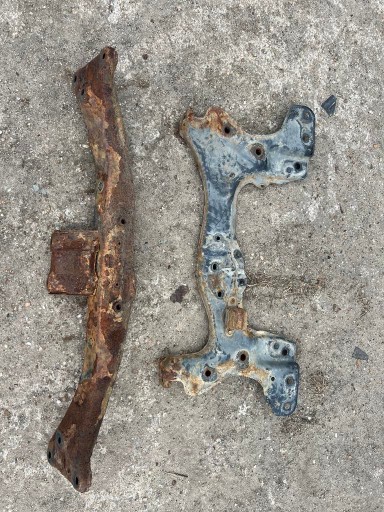 6292/9799 - Передняя подставка для салазок toyota corolla e11 до рестайлинга