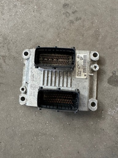 Компьютерный контроллер двигателя opel 24420562