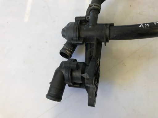 VW GOLF V 1.4 TSI pipe hose of water 03C121065B